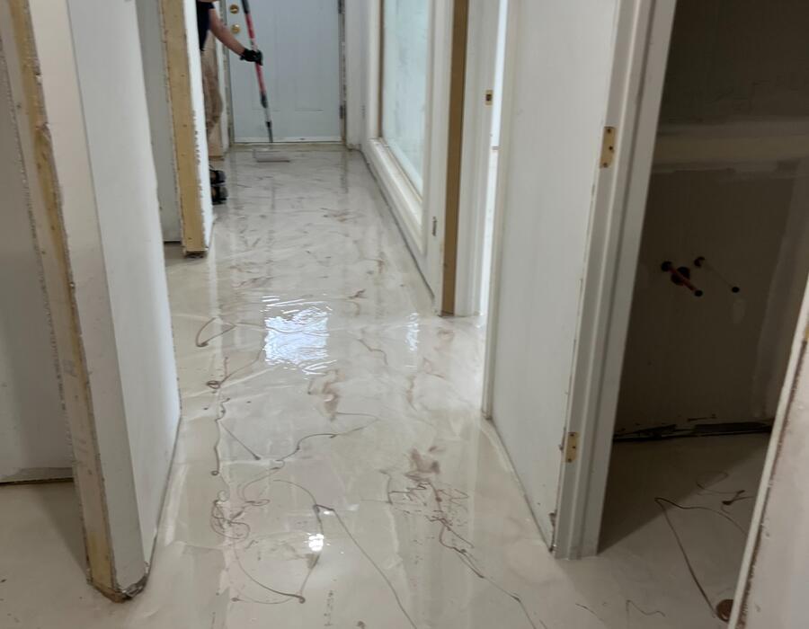 Marbre Blanc — Couloir Principal